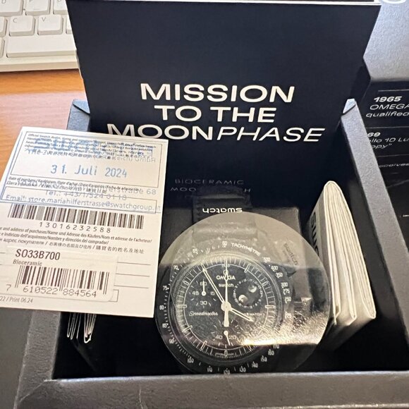Authentic OMEGA X SWATCH MoonSwatch Mission to the Moonphase Snoopy Black Unisex - Picture 7 of 13